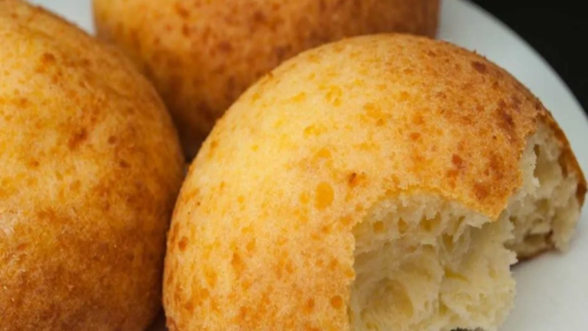 Almojábanas (Colombian Cheese Bread)
