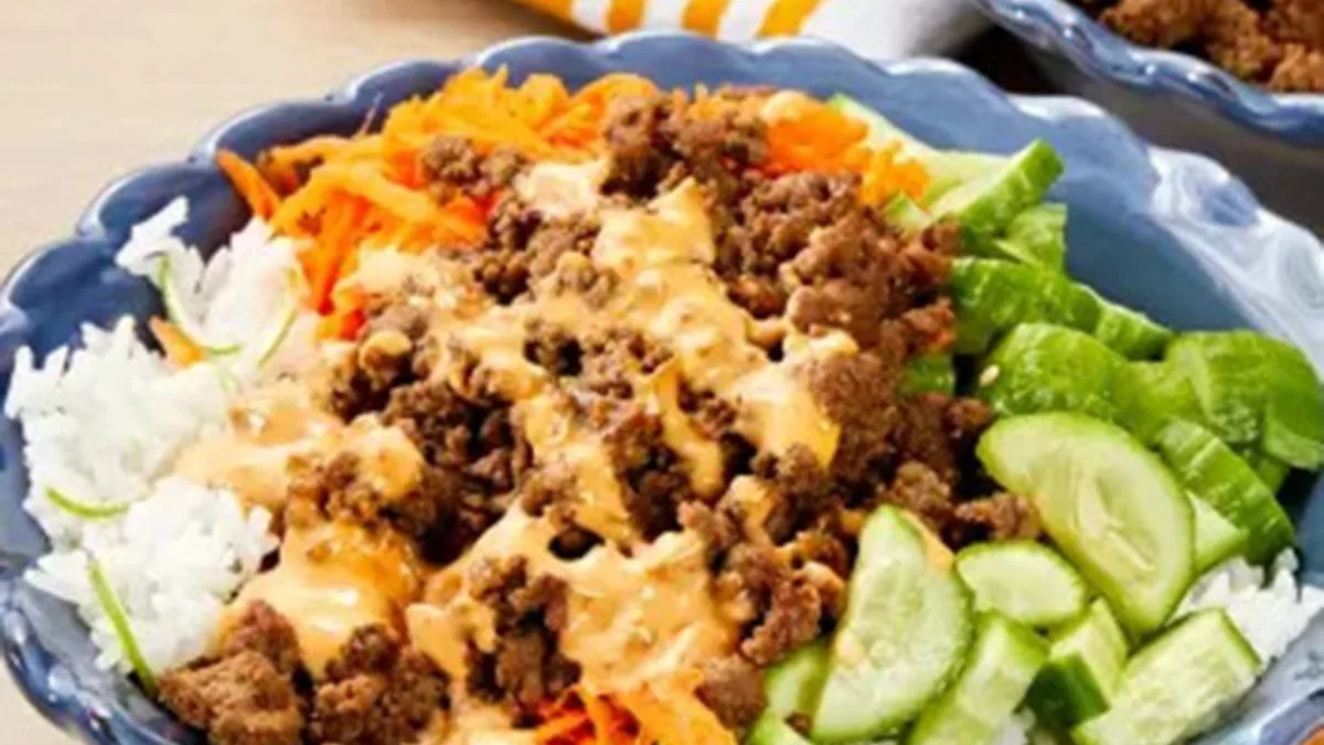 Beef Banh Mi Bowls with Sriracha Mayo, Carrot & Pickled Cucumber