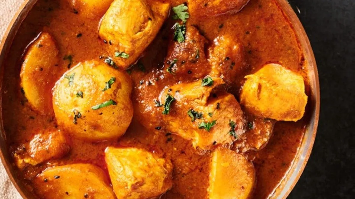 Bengali Chicken Curry with Potatoes