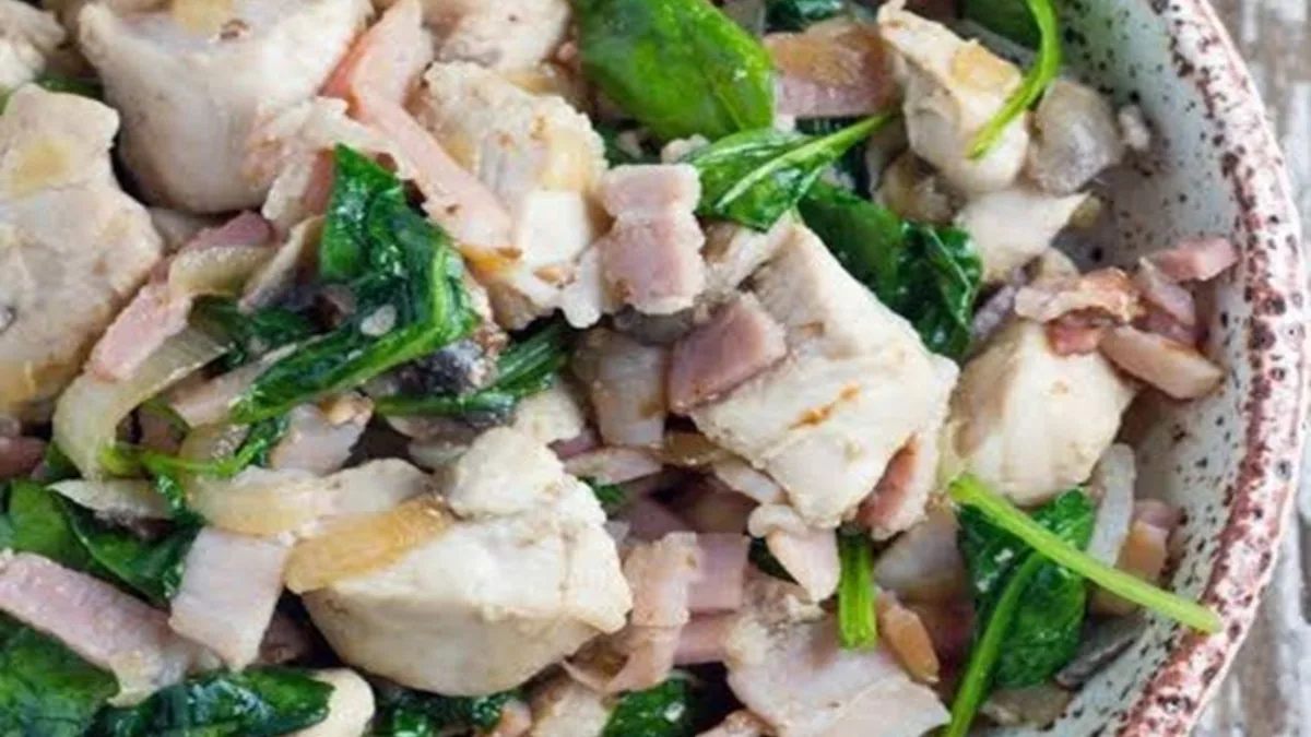 Chicken Salad With Mushrooms and Bacon