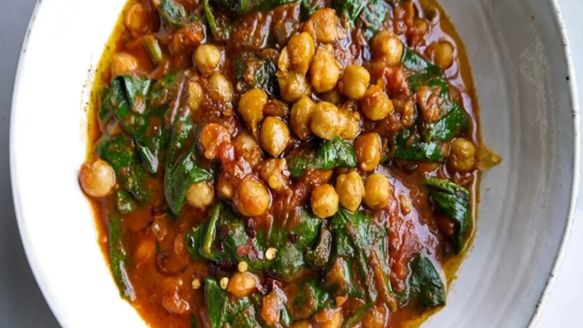 Chickpea, chorizo & spinach stew
