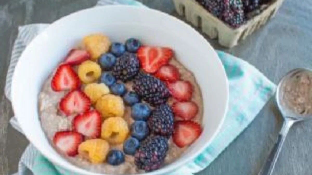 Chocolate Overnight Oats & Berries