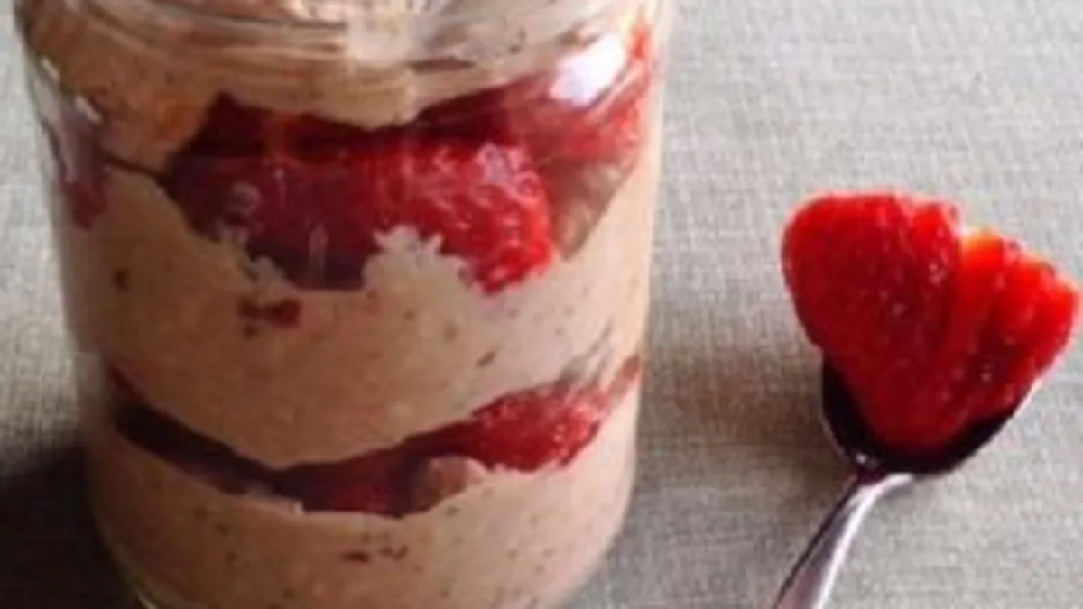 Chocolatey Overnight Oats with Strawberries