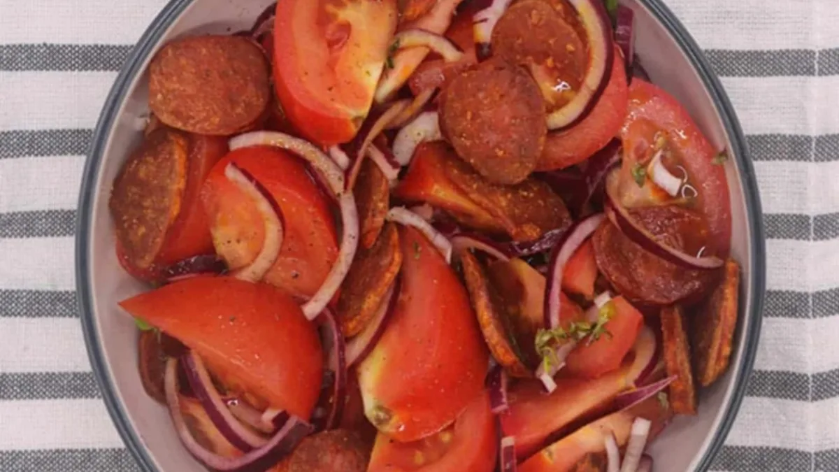Chorizo & tomato salad