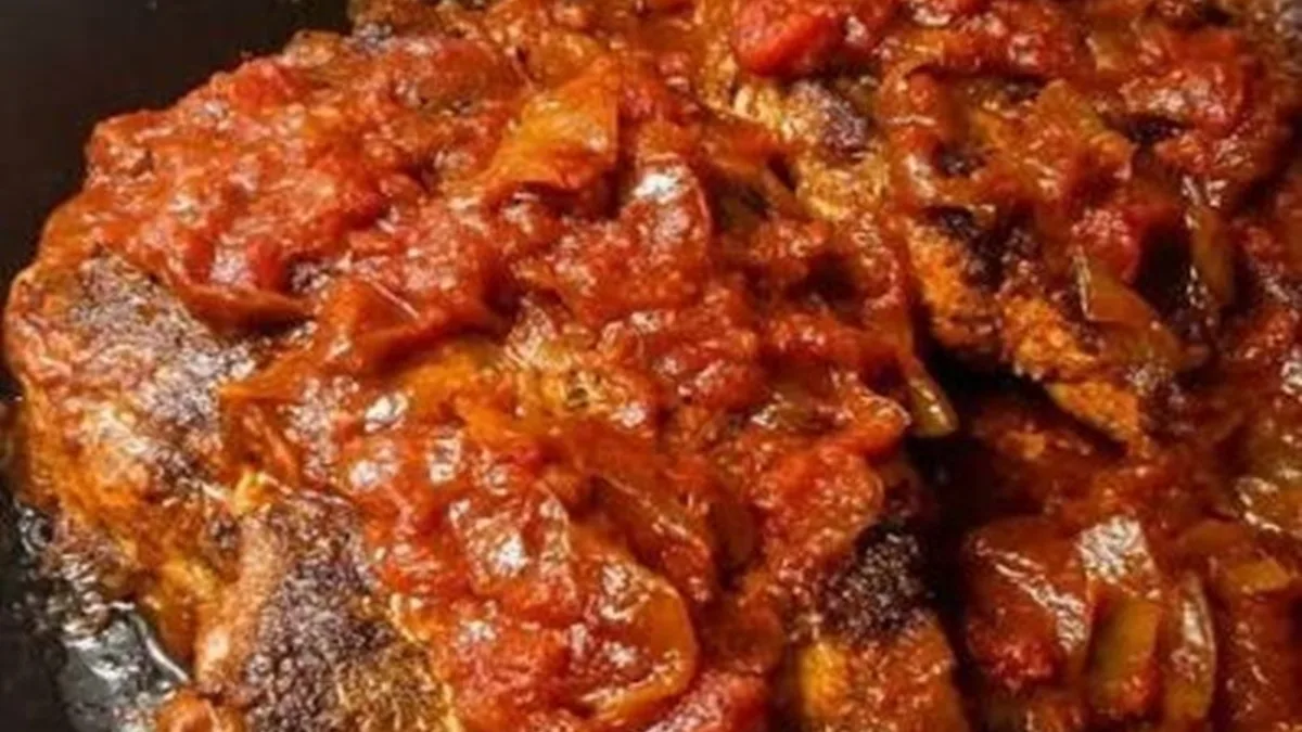 Chuletas de Cerdo a la Criolla (Pork Chops in Creole Sauce)