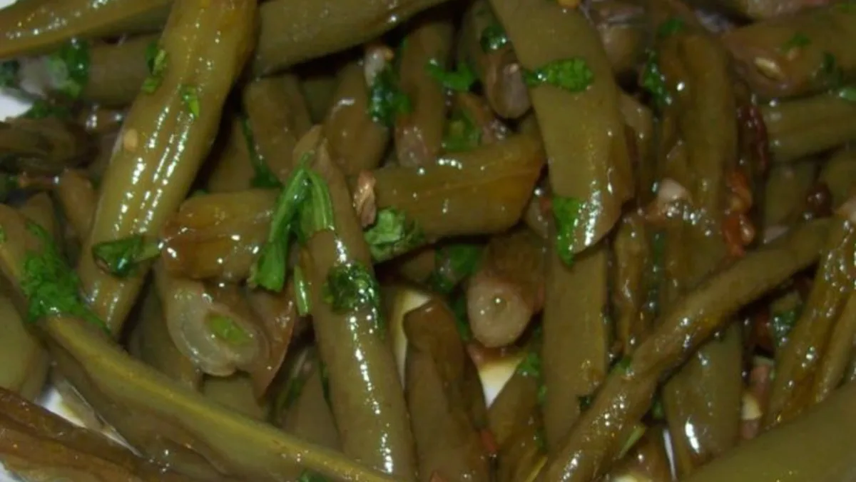 Fasoliyyeh Bi Z-Zayt (Syrian Green Beans with Olive Oil)