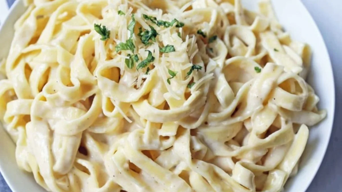 Fettuccine Alfredo