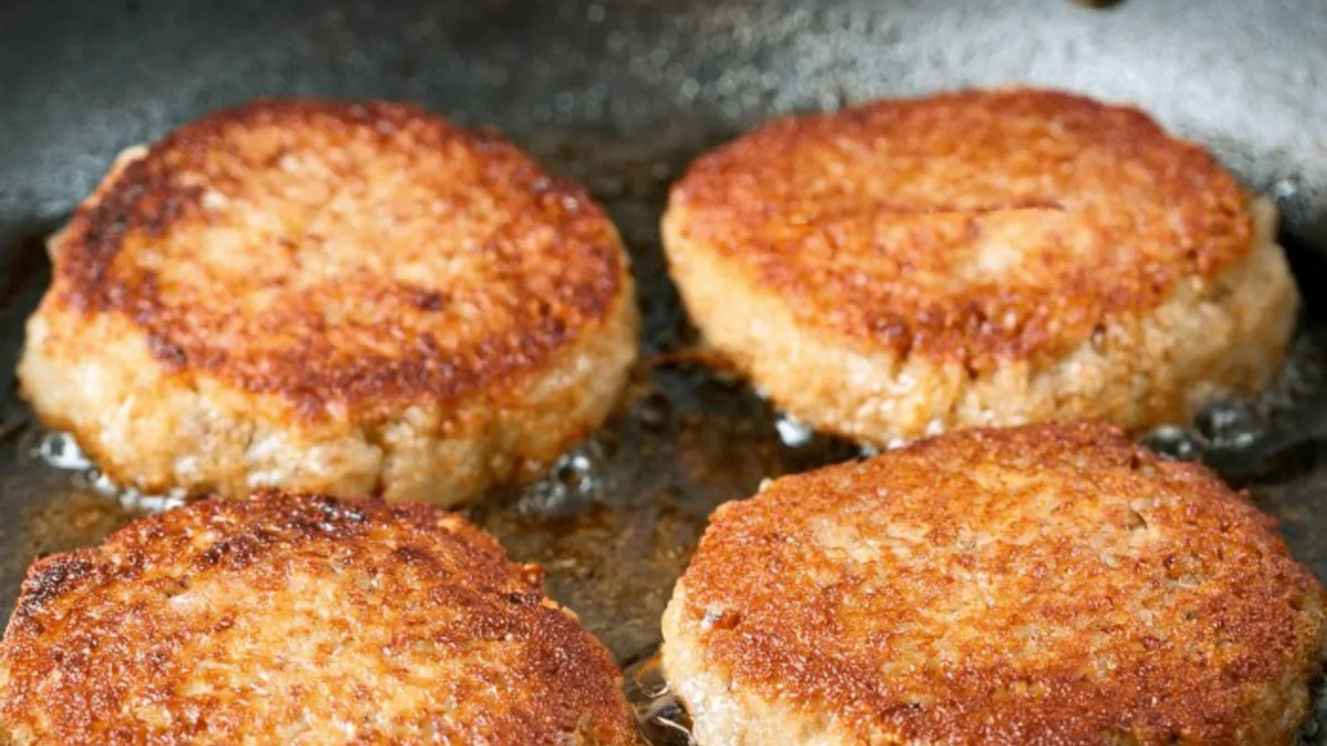 Karbonader (Lean Beef Patties) with Caramelized Onions