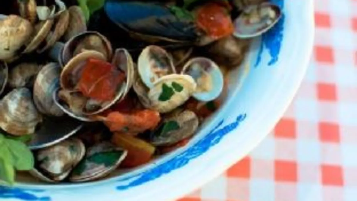 Mussels & Clams in White Wine {Cozze e Vongole}