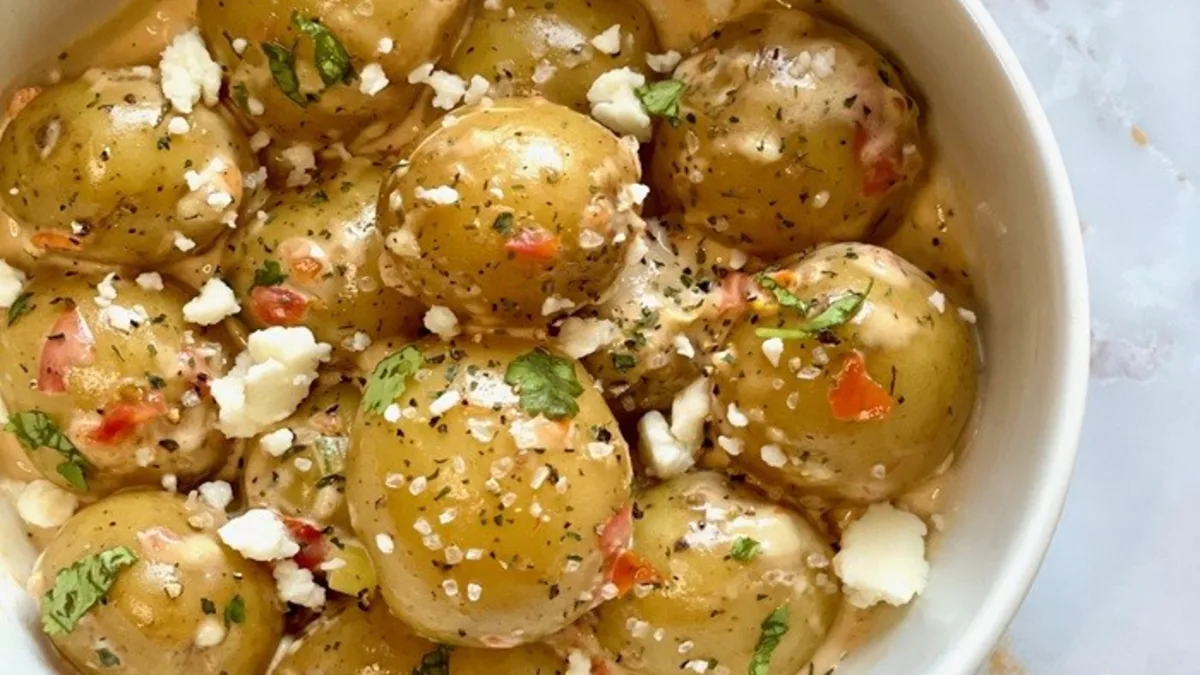 Papas Chorreadas Recipe (Potatoes with Cream and Cheese Sauce)