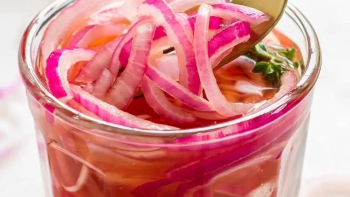 Red onion pickle