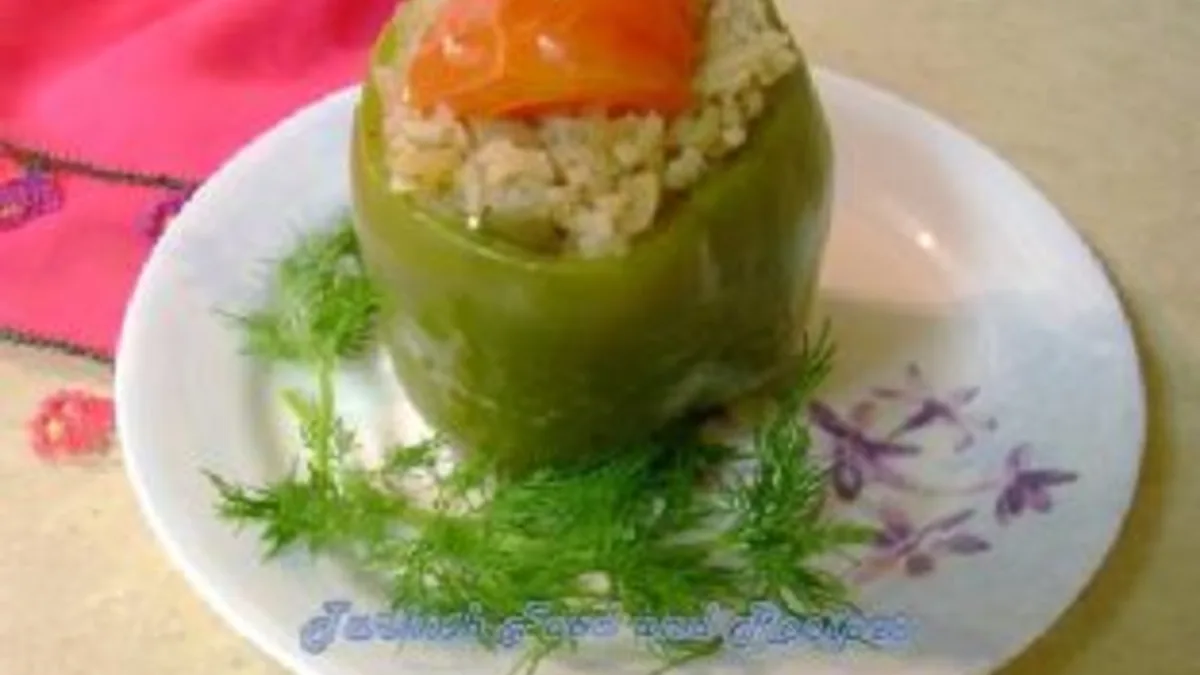 Rice Stuffed Bell Peppers (Zeytinyagli Biber Dolmasi)