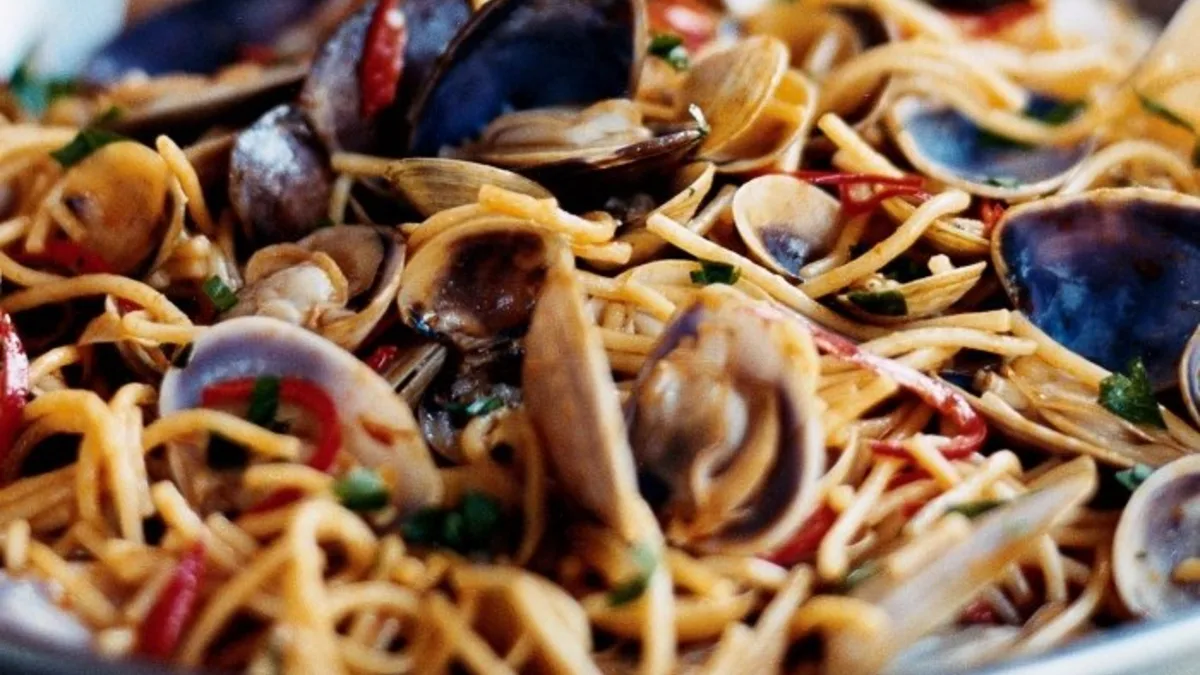 Seafood fideuà