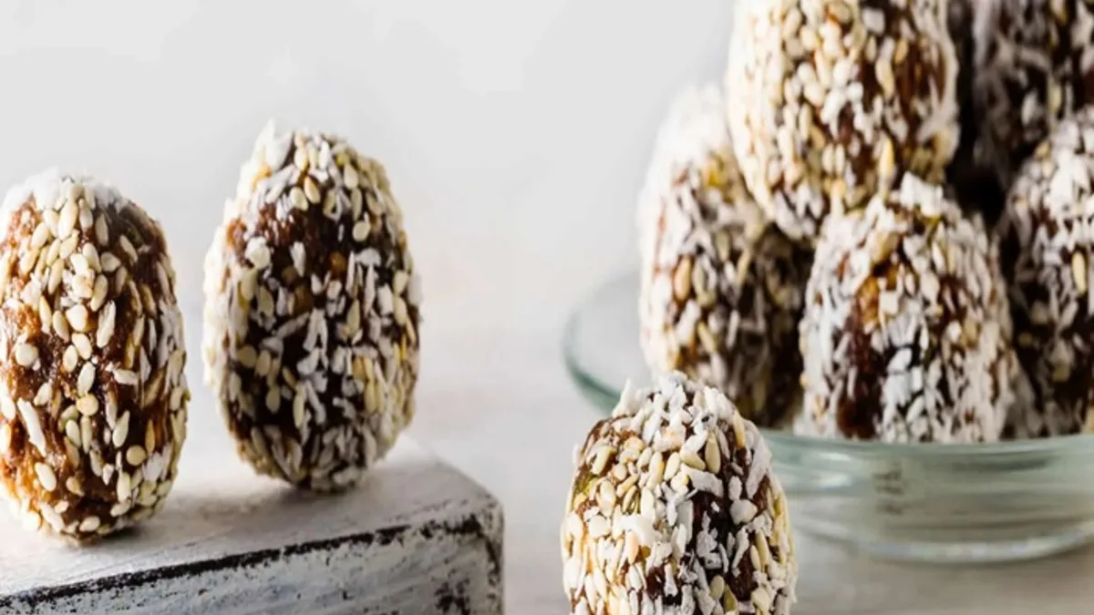 Spanish fig & almond balls