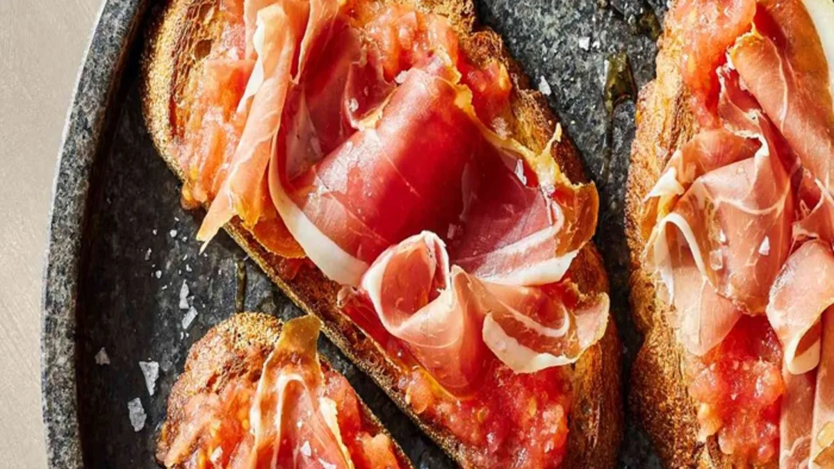 Spanish tomato bread with jamón Serrano