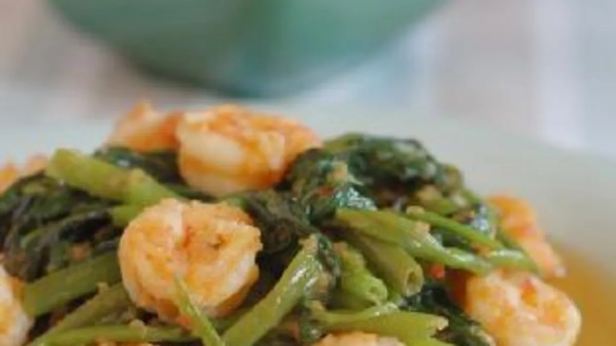 Stir-Fry Water Spinach With Shrimp Paste (Belacan Kangkung)