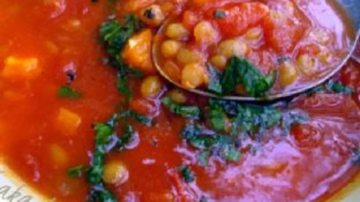Tomato and lentil soup