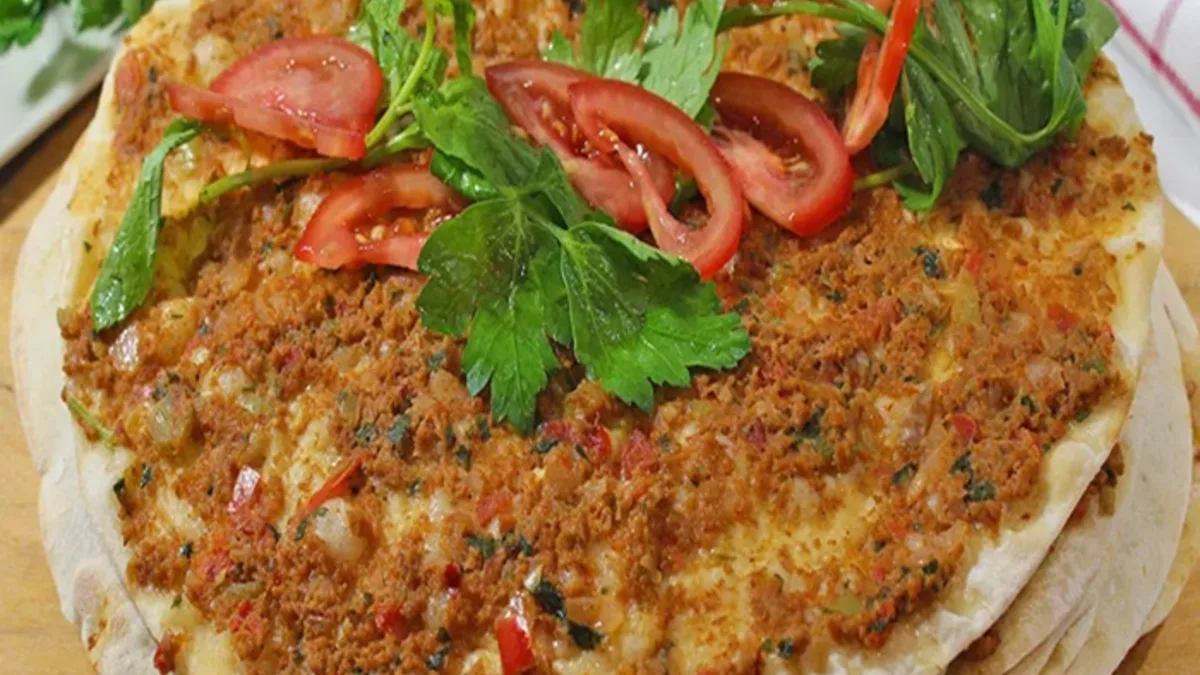 Turkish lahmacun