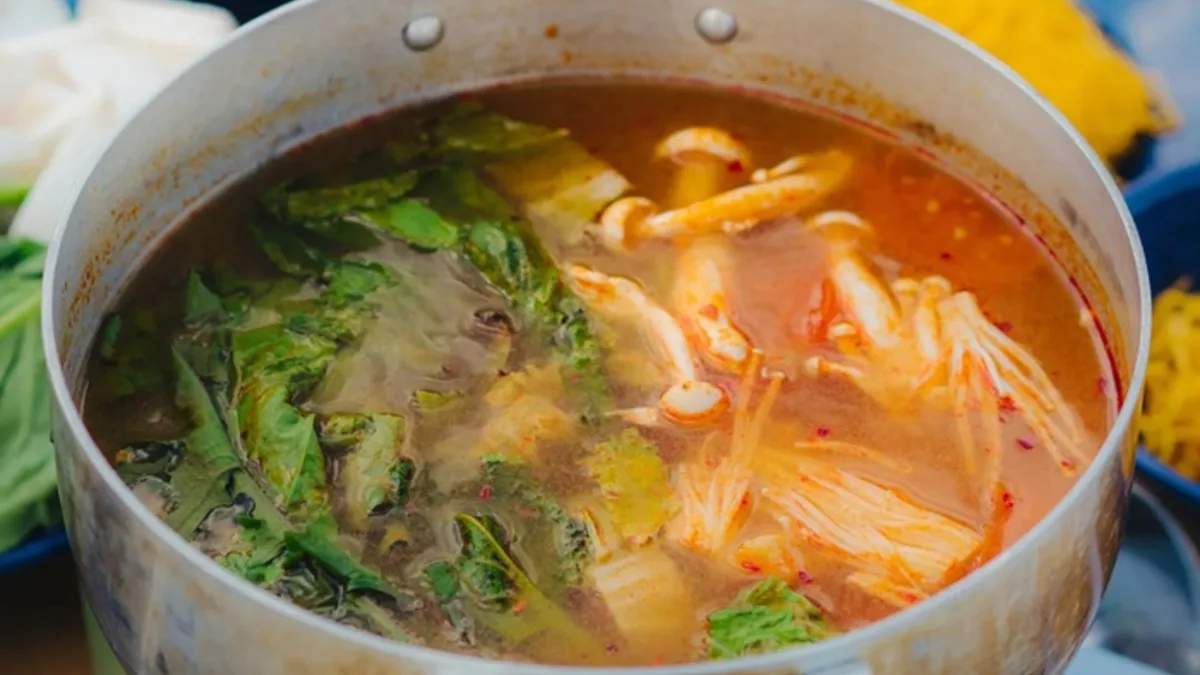 Vietnamese-style veggie hotpot