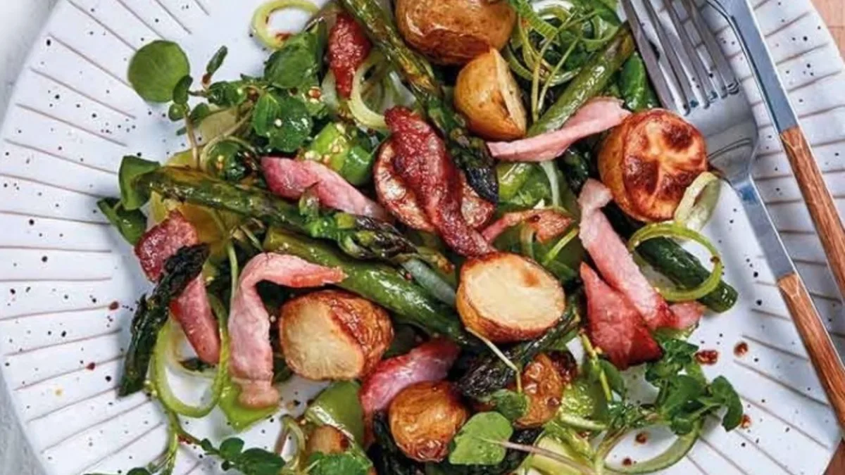 Warm roast asparagus salad