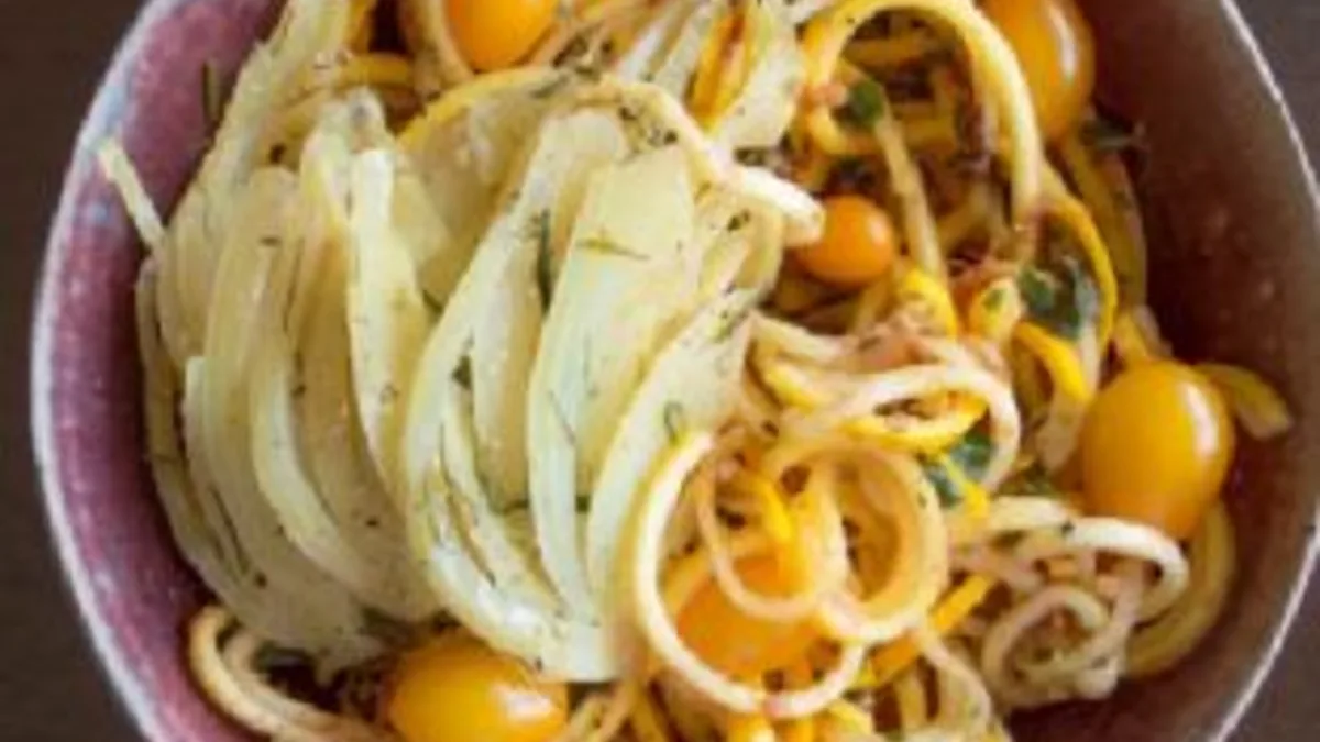 Yellow Squash Noodles with Tomato Basil Sauce